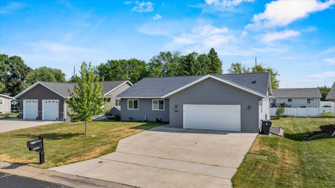 Photo of 2818 Circle, Marshfield, WI 54449 (MLS # 22603546)