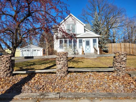 Photo of 309 W 14th Street, Marshfield, WI 54449 (MLS # 22505453)