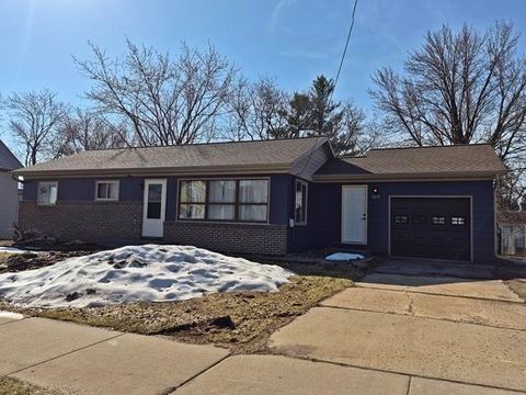 Photo of 820 Western Street, Marshfield, WI 54449 (MLS # 22601248)