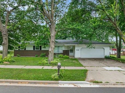 Photo of 509 E Franklin Street, Marshfield, WI 54449 (MLS # 22504464)