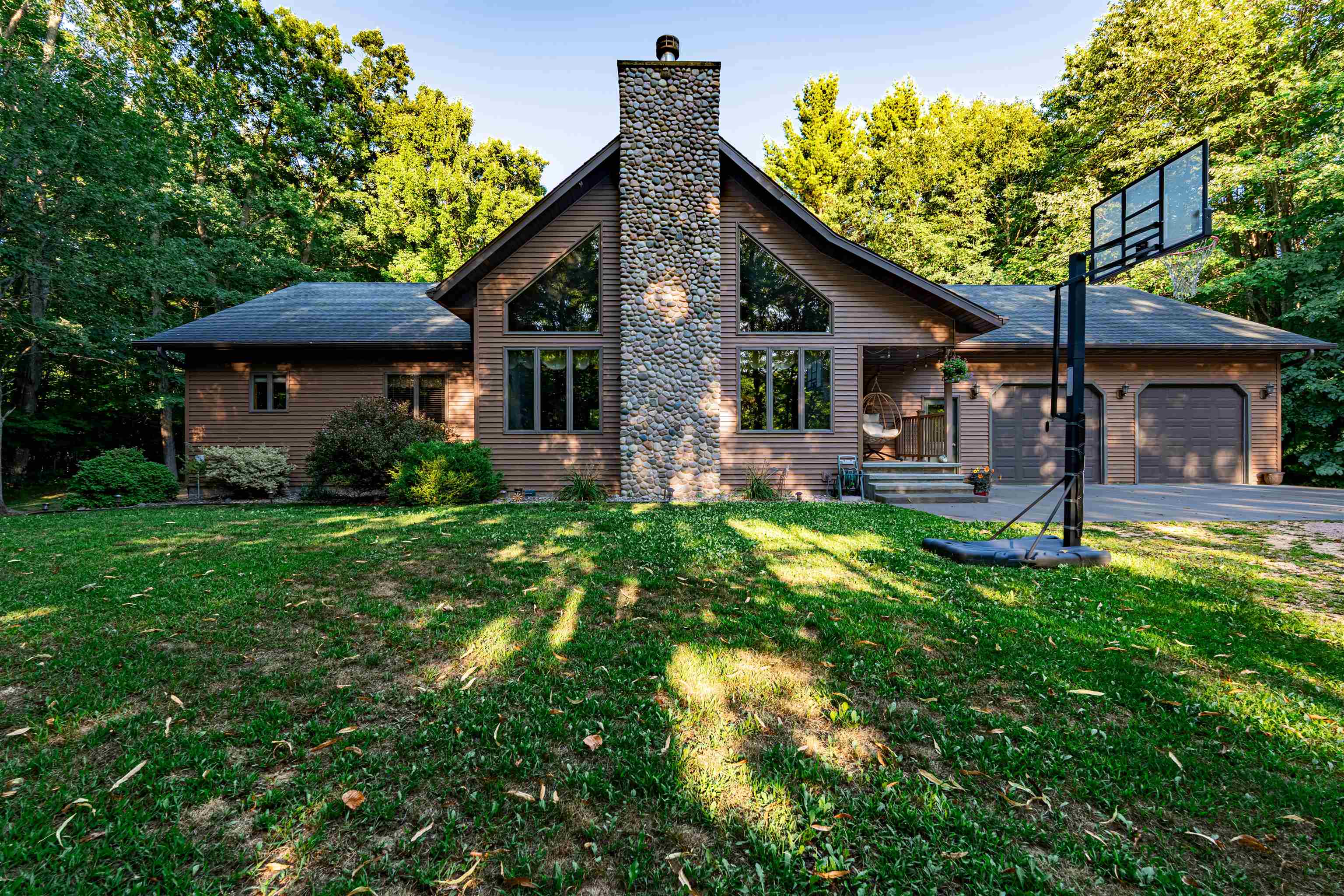 203739 YELLOW BIRCH ROAD - Photo 2