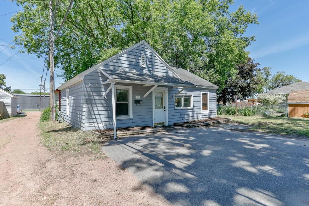 Photo 1 of 30 — 511 S BELLIS STREET Unit Unit B, Wausau, WI 54403