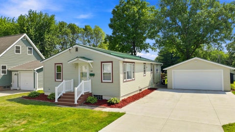 Photo of 609 N Ash Avenue, Marshfield, WI 54449 (MLS # 22603786)