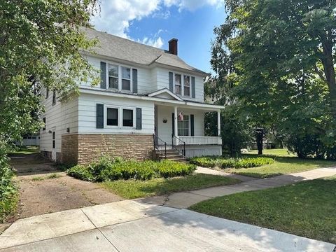 Photo of 113 S Cherry Avenue, Marshfield, WI 54449 (MLS # 22503730)