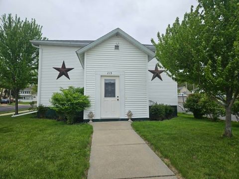 Photo of 215 W Depot Street, Marshfield, WI 54449 (MLS # 22602204)
