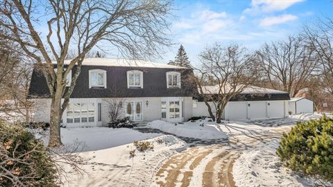 Photo of 1002 W Blodgett Street, Marshfield, WI 54449 (MLS # 22600499)