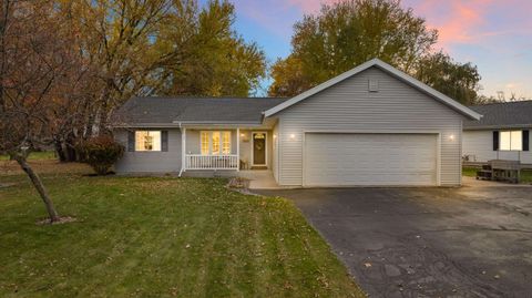 Photo of 1412 E 26th Street, Marshfield, WI 54449 (MLS # 22505386)