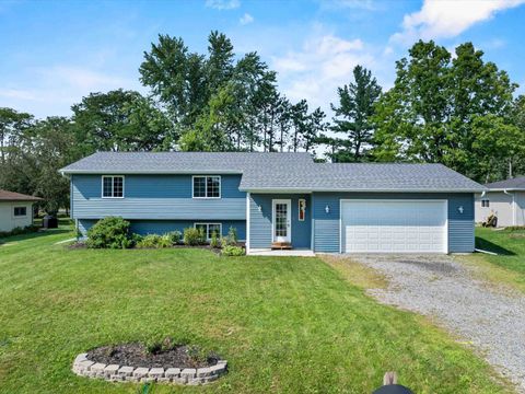 Photo of 1209 E 15th Street, Marshfield, WI 54449 (MLS # 22503622)