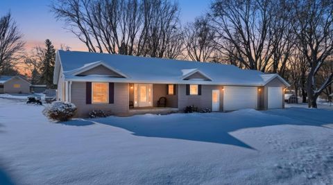Photo of 1610 E Cleveland Street, Marshfield, WI 54449 (MLS # 22600062)