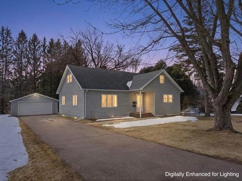 Photo of 1604 W 7th Street, Marshfield, WI 54449 (MLS # 22601013)