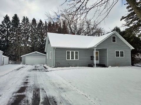 Photo of 1604 W 7th Street, Marshfield, WI 54449 (MLS # 22601013)