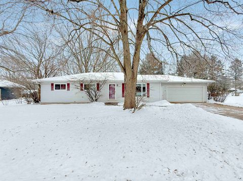 Photo of 1105 W Onstad Drive, Marshfield, WI 54449 (MLS # 22505618)