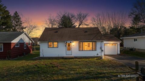 Photo of 605 N Hinman Avenue, Marshfield, WI 54449 (MLS # 22505493)