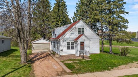 Photo of 612 N Walnut Avenue, Marshfield, WI 54449 (MLS # 22601988)