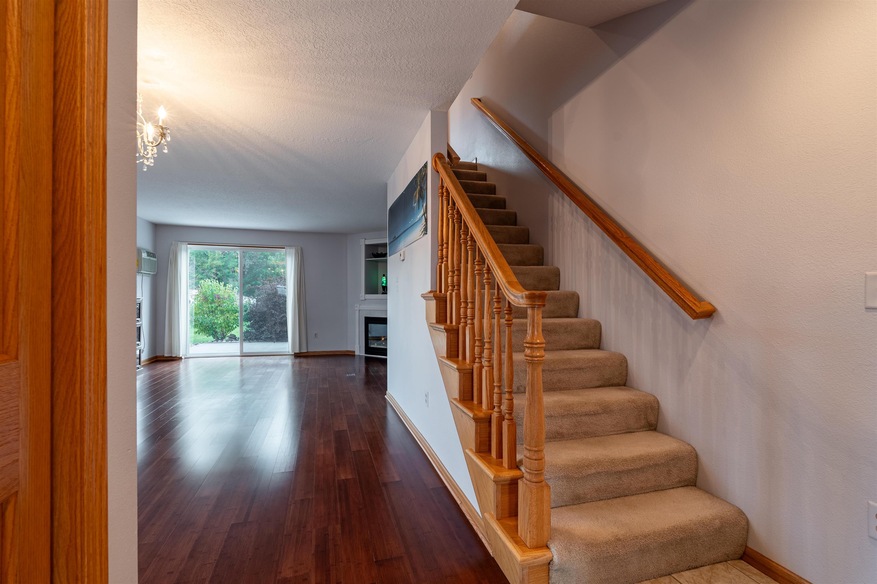 306 N SALES STREET - Photo 4