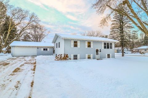 Photo of 2700 S Tamarack Avenue, Marshfield, WI 54449 (MLS # 22505715)