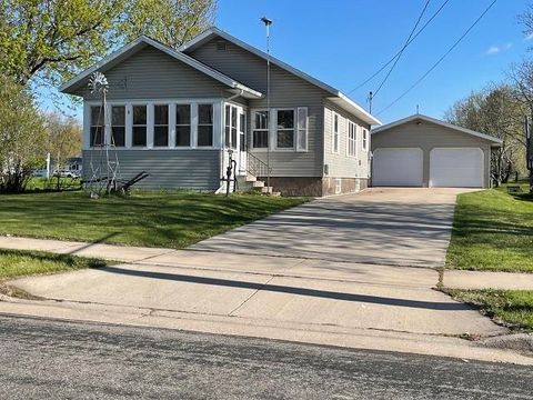 Photo of 915 Western Street, Marshfield, WI 54449 (MLS # 22602020)