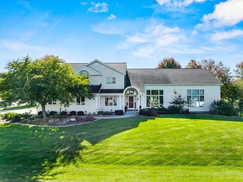 Photo of 2112 W 3rd Street, Marshfield, WI 54449 (MLS # 22600873)