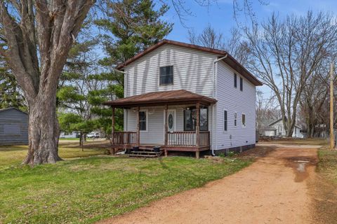 Photo of 409 W Depot Street, Marshfield, WI 54449 (MLS # 22601477)