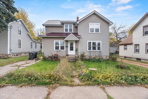 Photo of 310 W 4th Street, Marshfield, WI 54449 (MLS # 22505176)