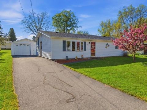 Photo of 606 N Plum Avenue, Marshfield, WI 54449 (MLS # 22602116)