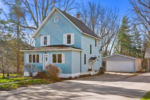Photo of 800 W 6th Street, Marshfield, WI 54449 (MLS # 22601549)