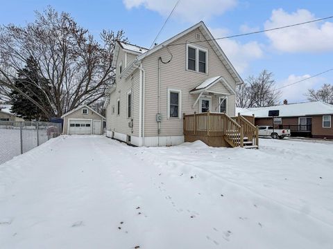 Photo of 204 N Hinman Avenue, Marshfield, WI 54449 (MLS # 22505142)