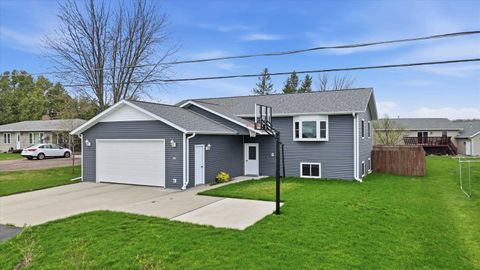 Photo of 305 W 29th Street, Marshfield, WI 54449 (MLS # 22601727)
