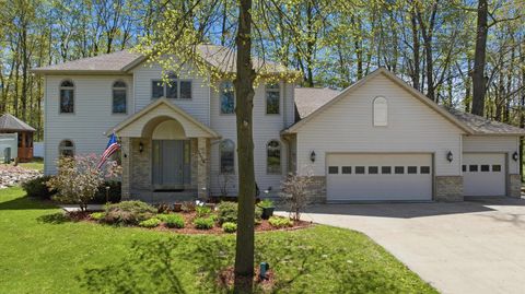 Photo of 1126 W Ives Street, Marshfield, WI 54449 (MLS # 22602100)
