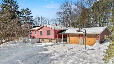 Photo of 506 Fairview Court, Marshfield, WI 54449 (MLS # 22600367)