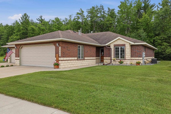 1909 BLUEBELL LN, STEVENS POINT, WI 54482 - Image b2a2877c6884e80d22bb0e18eb431bc8/692817543
