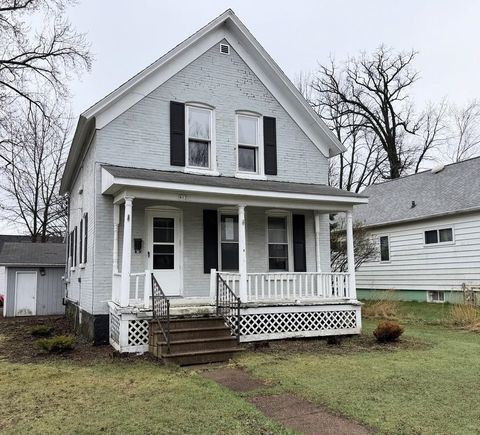 Photo of 413 N Peach Avenue, Marshfield, WI 54449 (MLS # 22601835)