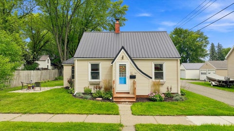 Photo of 207 E Edison Street, Marshfield, WI 54449 (MLS # 22604462)