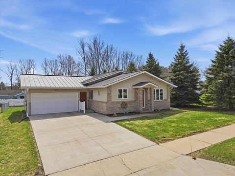 Photo of 404 W Ives Street, Marshfield, WI 54449 (MLS # 22601480)