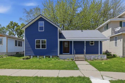 Photo of 310 N Maple Avenue, Marshfield, WI 54449 (MLS # 22602140)