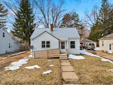 Photo of 1012 S Severns Avenue, Marshfield, WI 54449 (MLS # 22601148)
