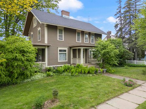 Photo of 300 S Vine Avenue, Marshfield, WI 54449 (MLS # 22502286)