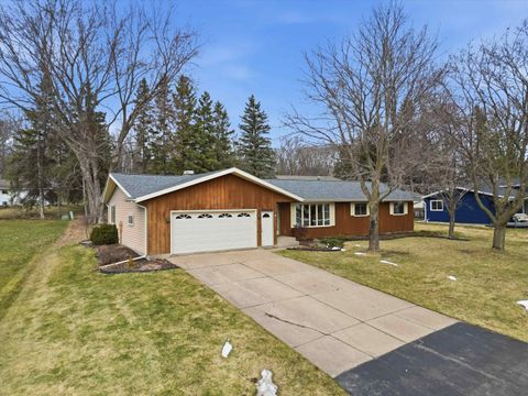 Photo of 1121 Fairview Drive, Marshfield, WI 54449 (MLS # 22601320)