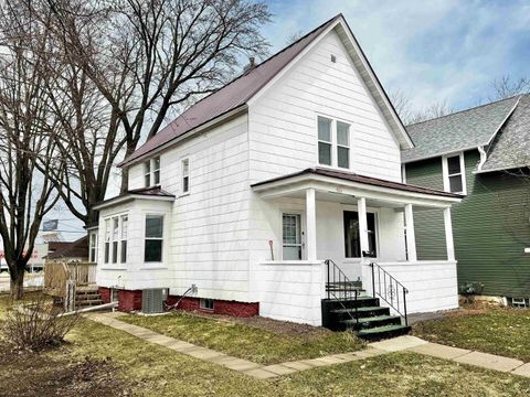 Photo of 504 S Maple Avenue, Marshfield, WI 54449 (MLS # 22601122)