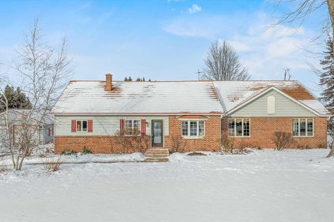 Photo of 2909 W Mann Street, Marshfield, WI 54449 (MLS # 22600289)
