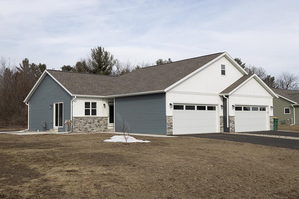 Photo 1 of 25 — 910-920 GREEN PASTURES TRAIL, Plover, WI 54467