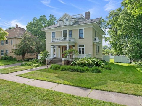 Photo of 208 S Cherry Avenue, Marshfield, WI 54449 (MLS # 22603196)