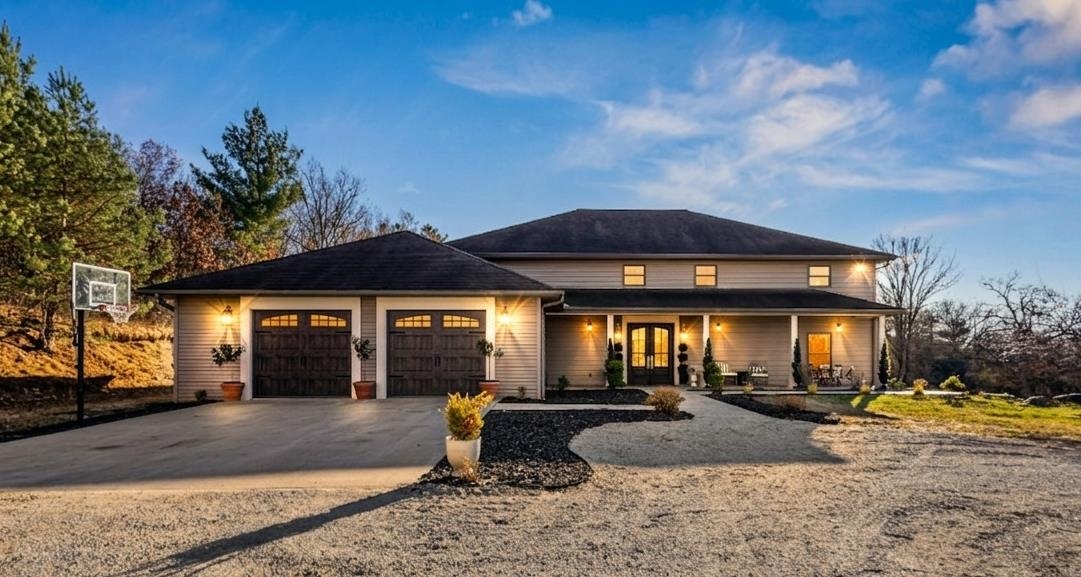 Plainfield, Wisconsin, 54966, United States, 6 Bedrooms Bedrooms, ,5 BathroomsBathrooms,Residential,Active,2022694