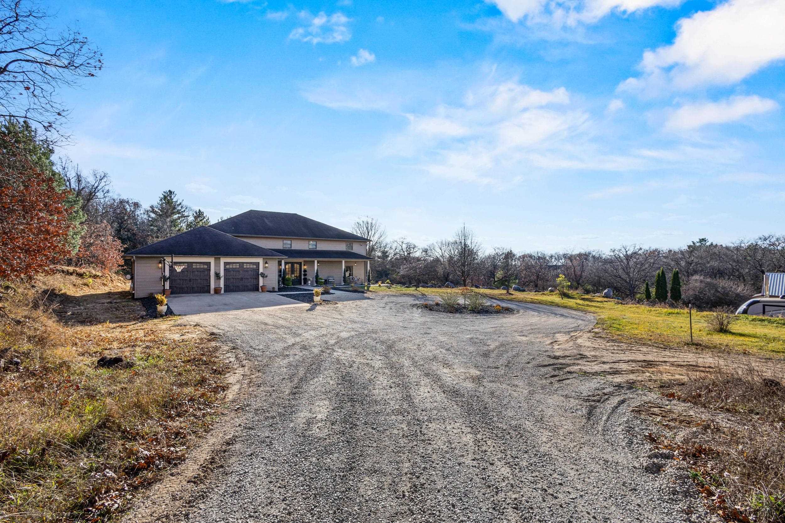 Plainfield, Wisconsin, 54966, United States, 6 Bedrooms Bedrooms, ,5 BathroomsBathrooms,Residential,Active,2022694