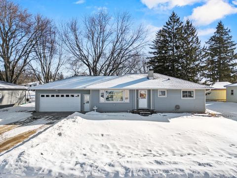 Photo of 2001 S Maple Avenue, Marshfield, WI 54449 (MLS # 22600407)