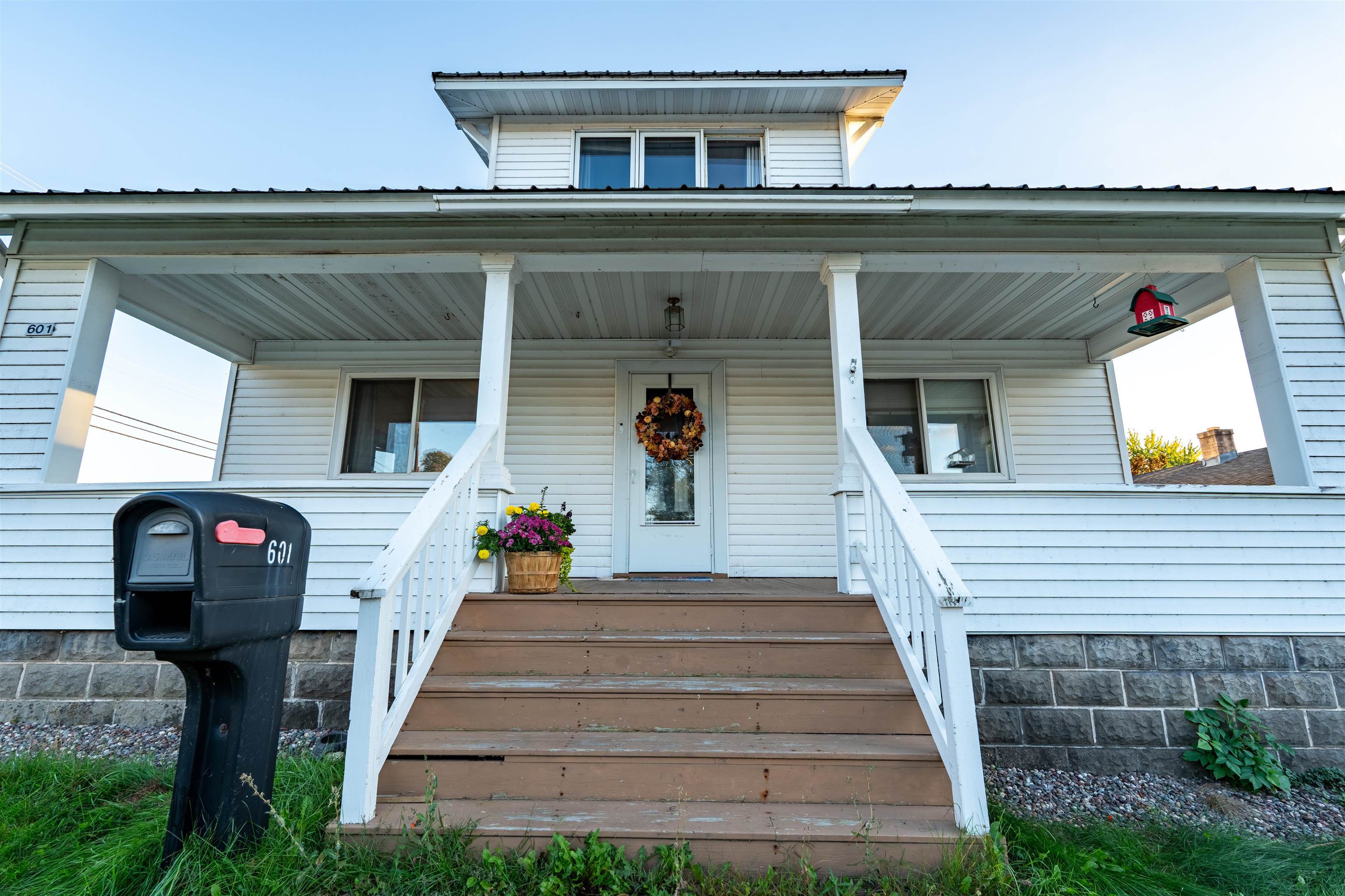 601 DIVISION STREET - Photo 2