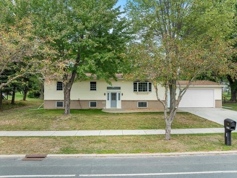 Photo of 1213 E 29th Street, Marshfield, WI 54449 (MLS # 22504521)