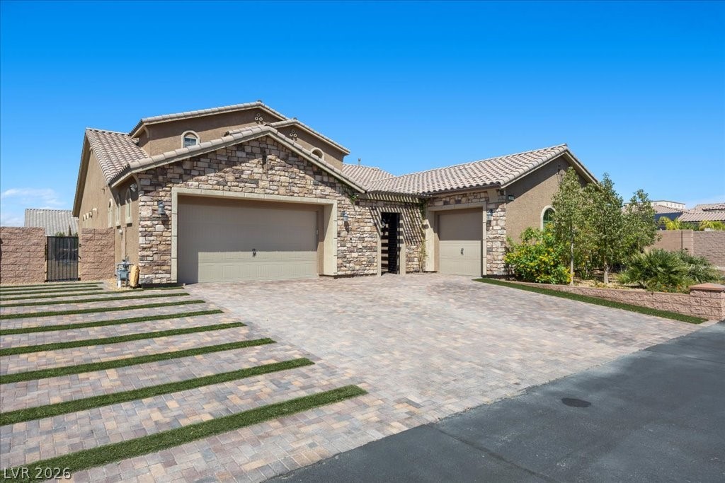 2803 Candelaria Drive