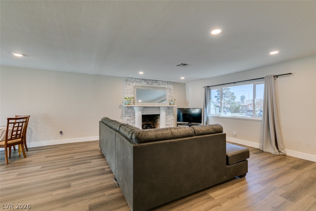 637 Valley View Circle