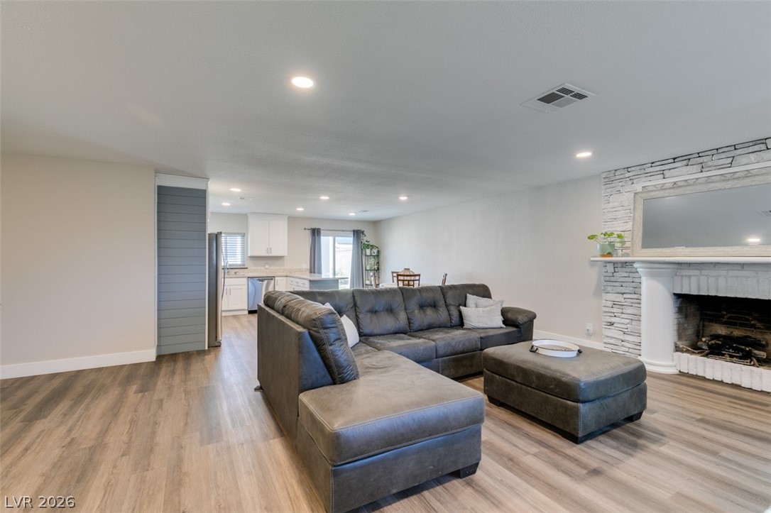 637 Valley View Circle